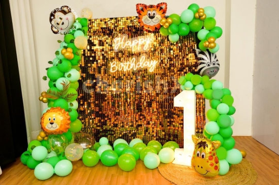 Picture of shimmer gold jungle decoration
